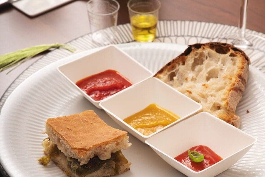 Piatto Aperitivo Degustazione OliAmoci Bene Puglia Experience da Mistella Vino Pizza e Cucina